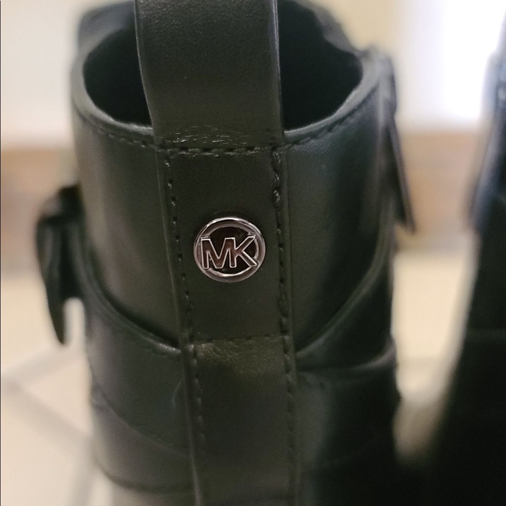 Michael Kors brand new leather ankle boots (Women) - Picture 4 of 7